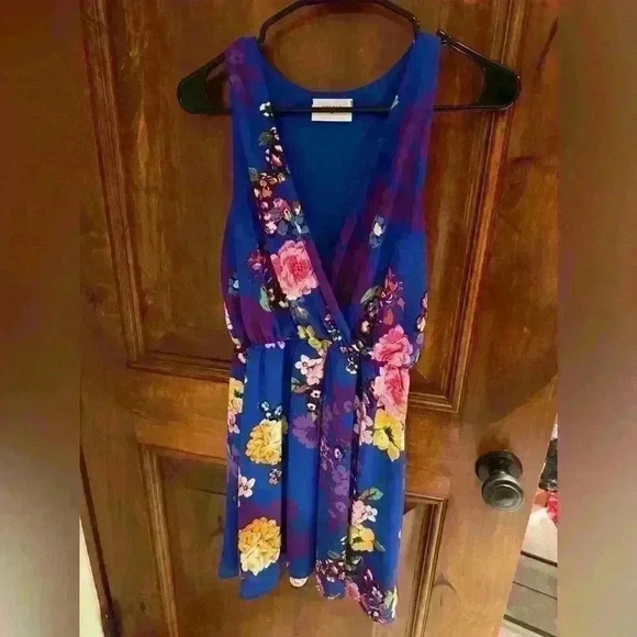 EVERLY Blue Floral Sleeveless, V-neck, Surplice Dress - Made in USA Small - Picture 5 of 5